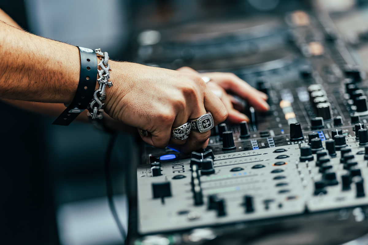 Loading... just a sec